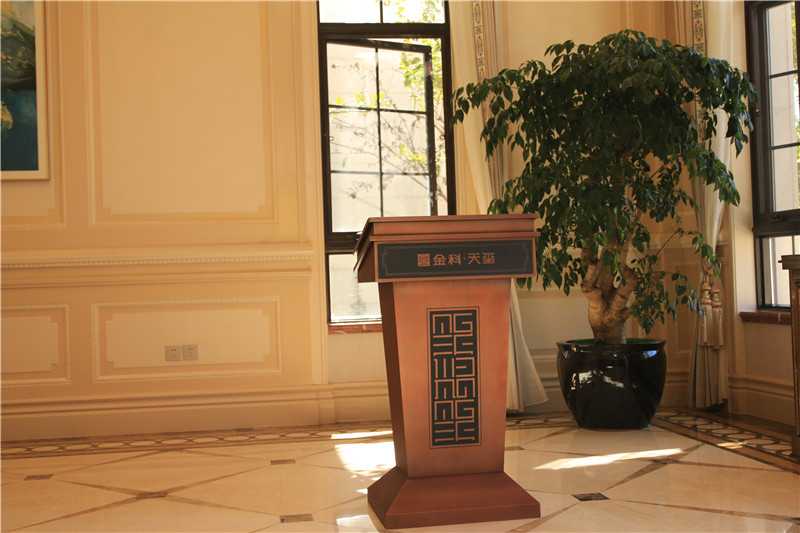 在標(biāo)識(shí)設(shè)計(jì)中，色彩帶給人的感受