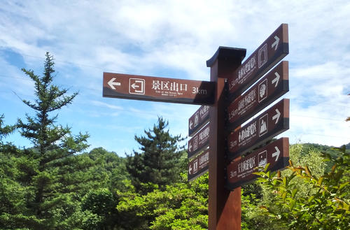 旅游景區(qū)標(biāo)識(shí)一般包括什么東西？